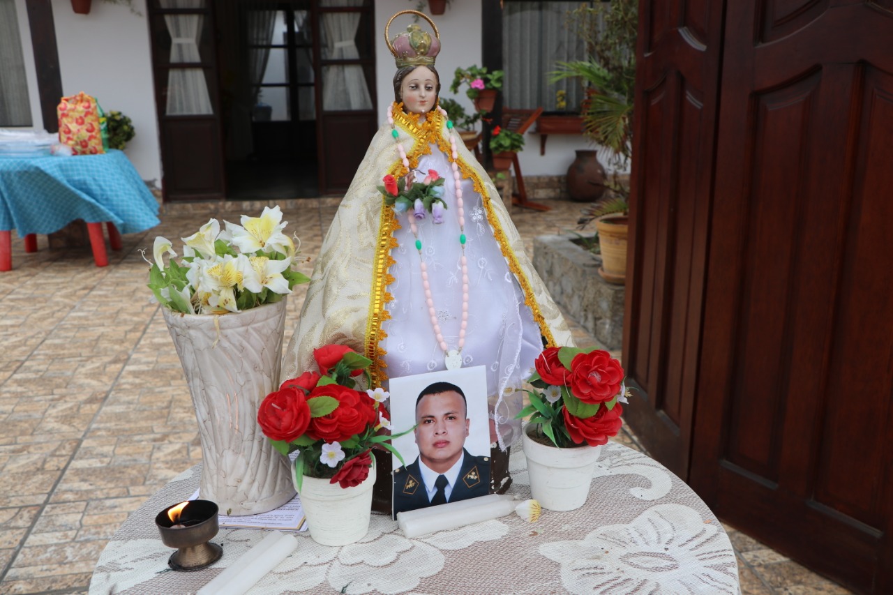 Policía Nacional realiza homenaje póstumo a suboficial que falleció en su lucha contra la covid-19