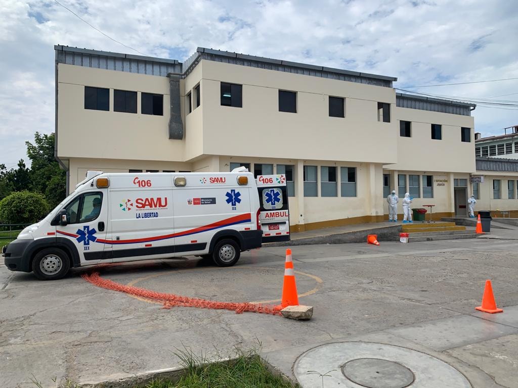 Dan de alta a paciente con Covid-19 que estaba hospitalizado por complicaciones 