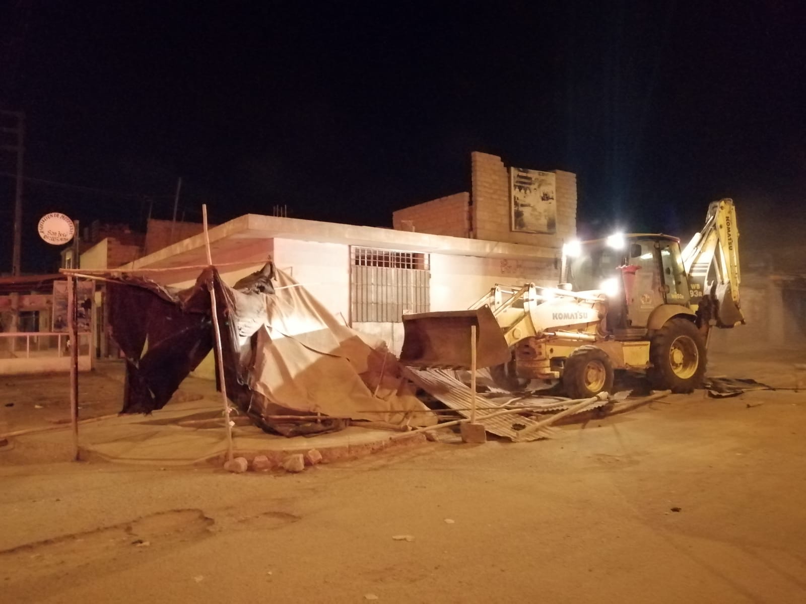 Desalojan a comerciantes informales del mercado Santa Rosa de El Milagro