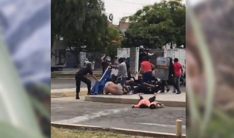 Trujillo: mujer y niña se desmayan al caer de cabeza a la pista durante intervención de comercio informal