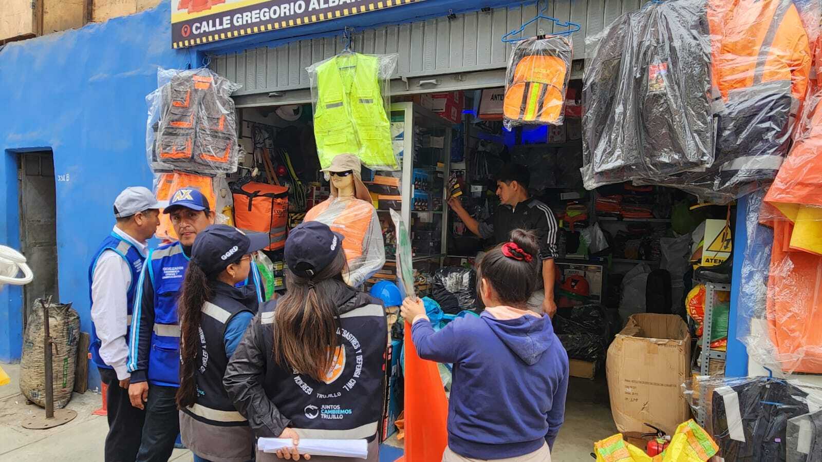 Liberan áreas públicas ocupadas por comerciantes del Emporio Comercial Albarracín