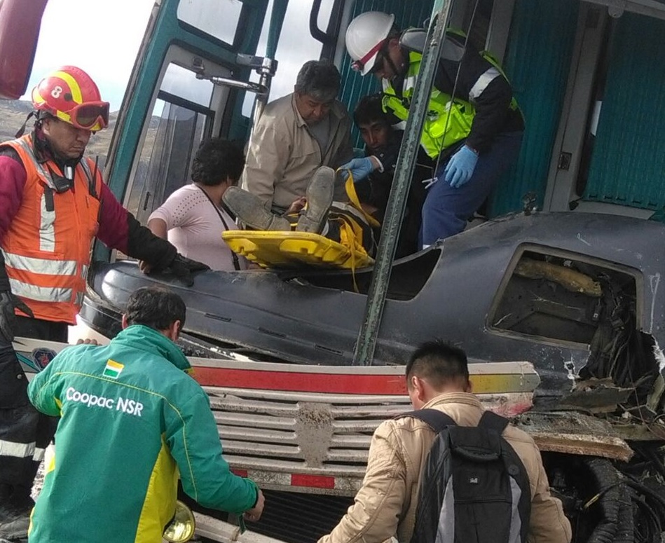Quiruvilca: un herido deja choque entre bus y camión
