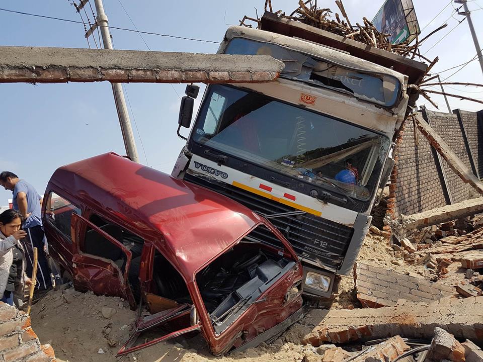 Tres heridos en triple choque a pocos metros de óvalo Huanchaco