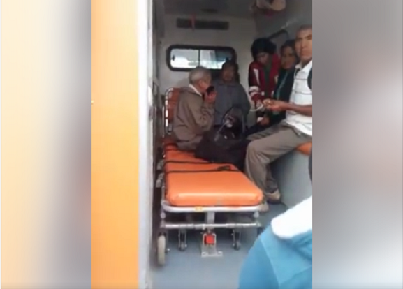 Bus interprovincial y camioneta rural chocaron cerca al peaje de Chicama (Video)