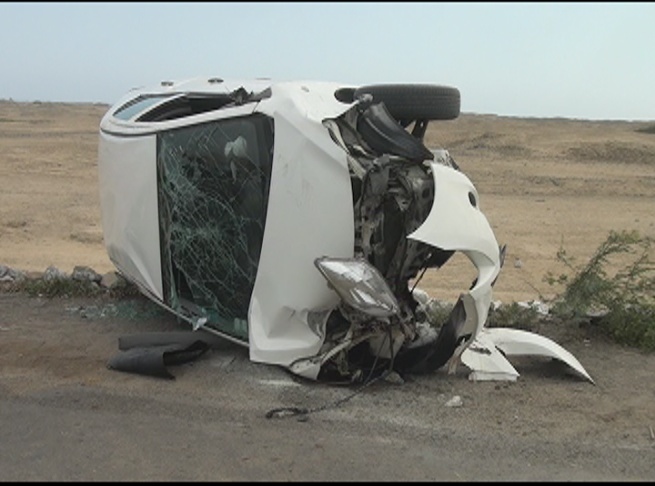 Conductor y acompañante salvaron de morir en despiste de camioneta