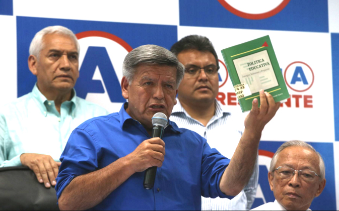 Investigación por presunto plagio de Acuña sigue en curso en Universidad Complutense