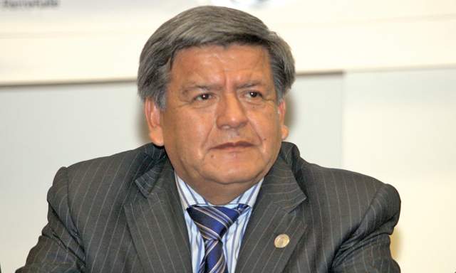 Carlos Calderón presenta nueva denuncia penal contra César Acuña