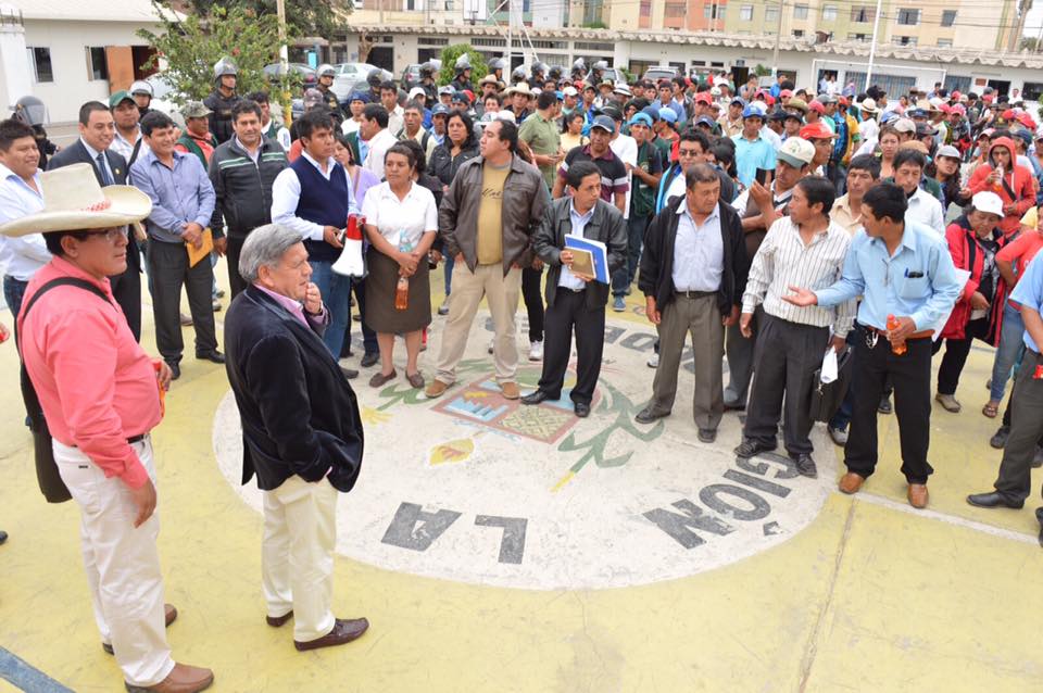 César Acuña intercederá por ronderos de Santiago de Chuco ante ministros 