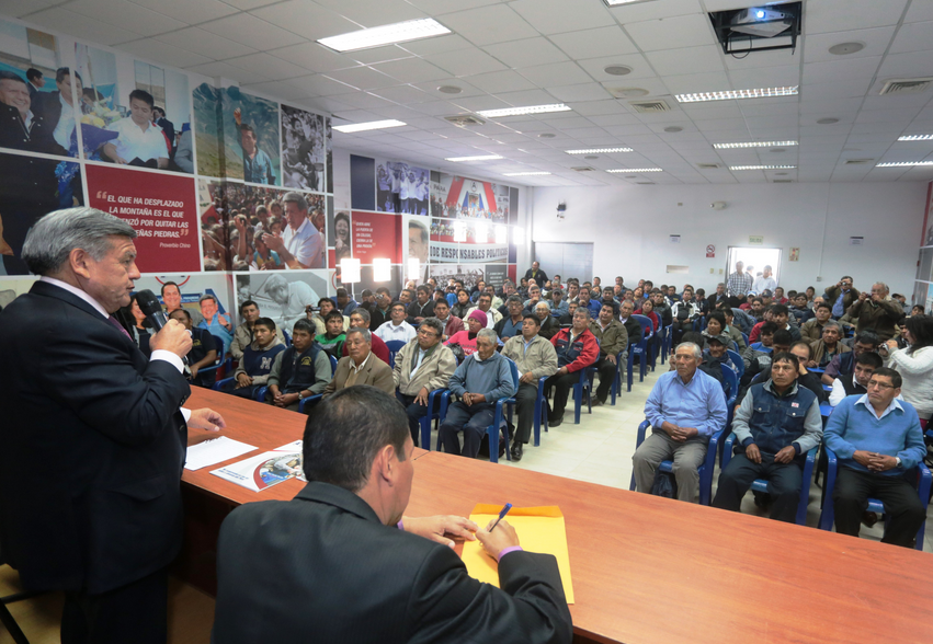 César Acuña pedirá al Congreso seguridad social para lustradores de calzado