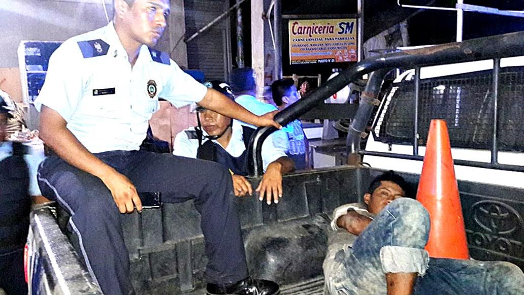 Hombre acusado de robar en mercado La Hermelinda fue arrestado por agentes de serenazgo