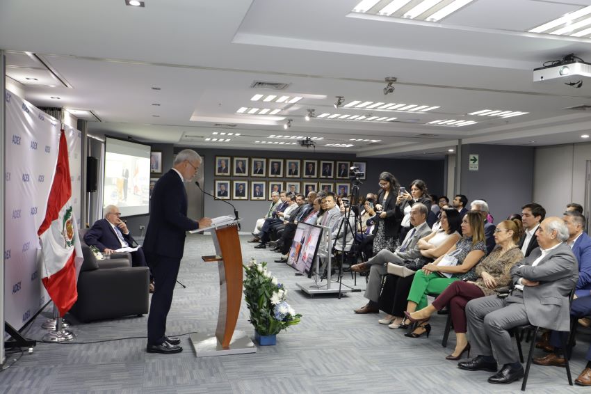  Julio Velarde: “El próximo candidato debe tener empatía con las necesidades de la población”