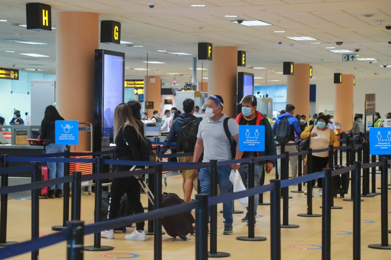  Pasajeros de vuelos desde Lima con destino a regiones deben presentar prueba molecular o antígena