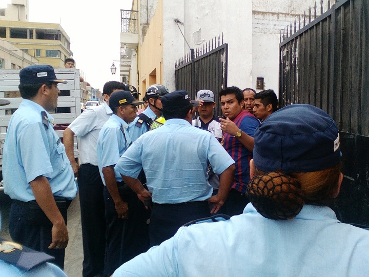 Hinchas aliancistas provocaron escándalos en la vía pública