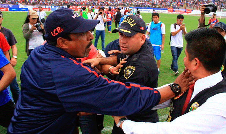 Técnico de Carlos A. Mannucci pide disculpas por agredir a policía