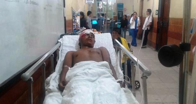 Policías auxilian a hombre que fue gravemente herido y abandonado en Guadalupito