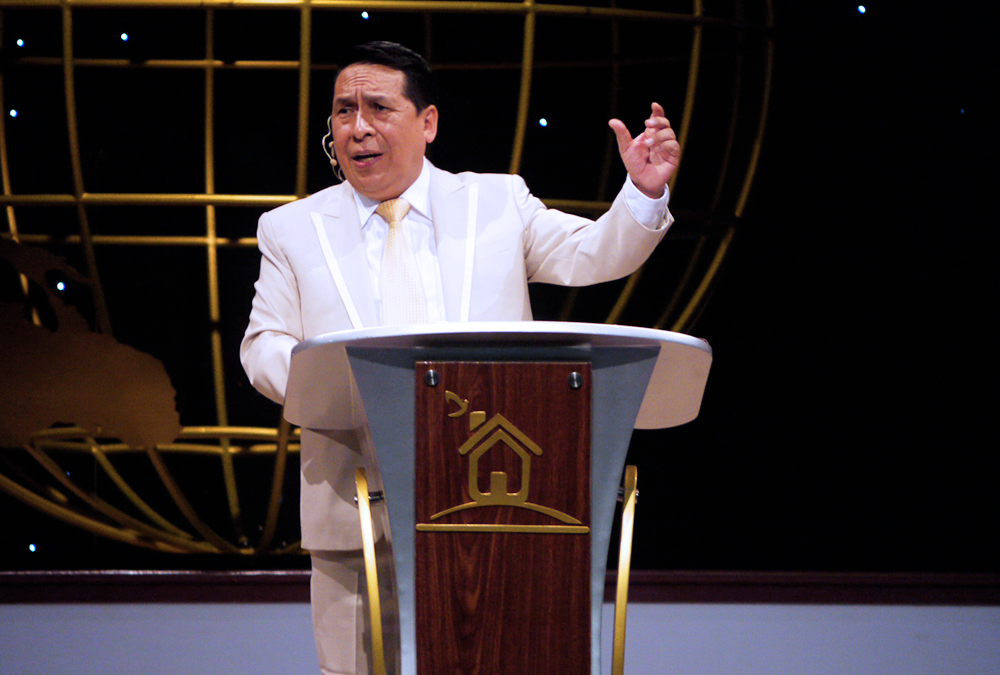 Trujillo: fundador de iglesia dejará biblia para incursionar en la política