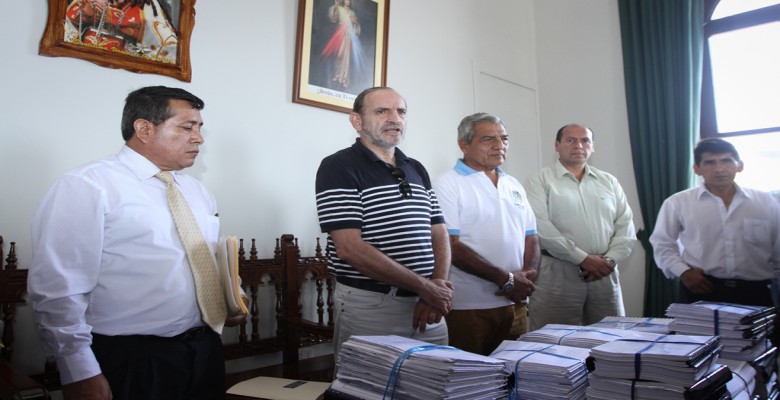 Alcalde de Trujillo entregó expediente de cinco obras que investiga el Congreso