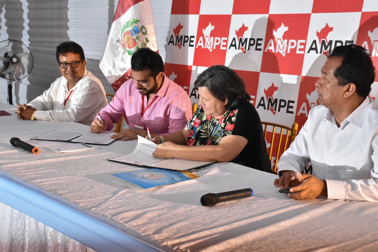 Alcaldes del país suscriben acuerdos con el Midis para evitar uso político de  programas