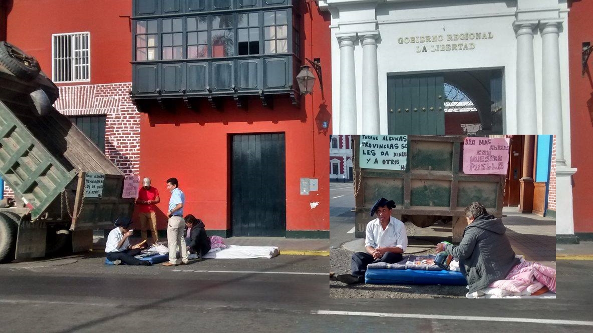 Alcalde duerme en la calle demandando presupuesto para Magdalena de Cao