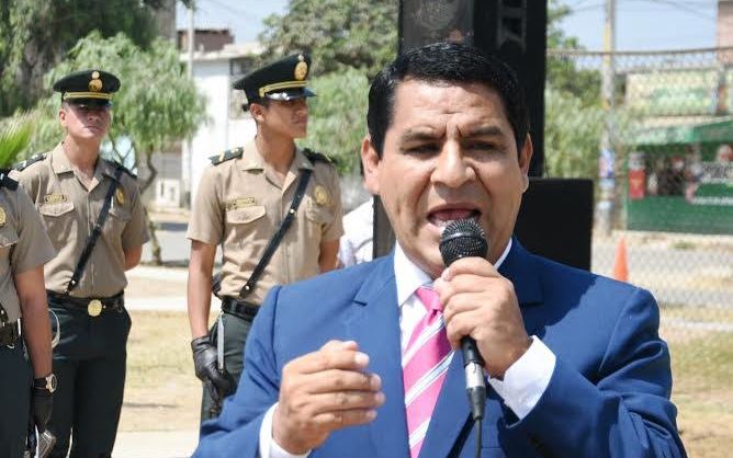 Alcalde de Víctor Larco exige a Elidio Espinoza mantenimiento de pistas