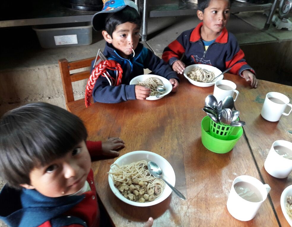 Qali Warma reinicia distribución de alimentos en colegios que reanudaron clases
