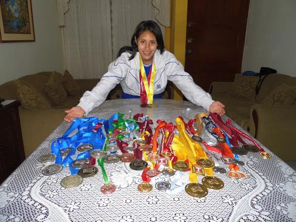 Alumna del "Hermanos Blanco" obtuvo 5 medallas en campeonato de natación