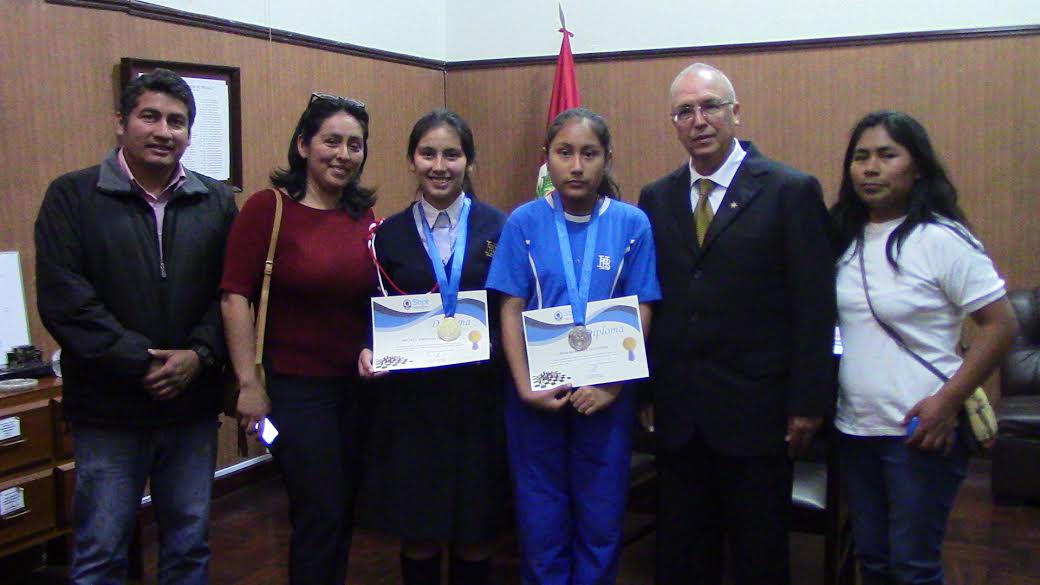 Alumnas de I.E. “Hermanos Blanco” logran primer lugar en ajedrez en macrorregional de los Juegos Escolares