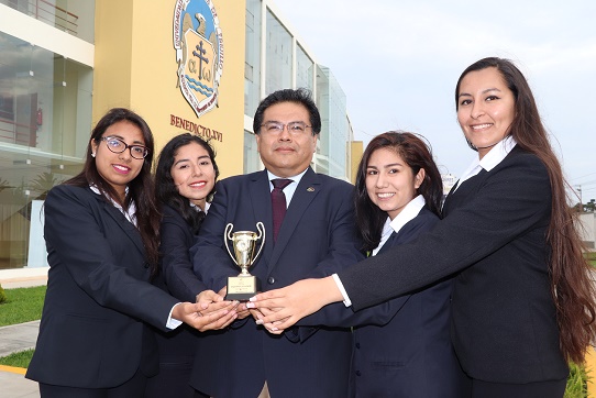 Alumnas de la UCT logran primer lugar en Concurso Nacional en Derecho Fundamental