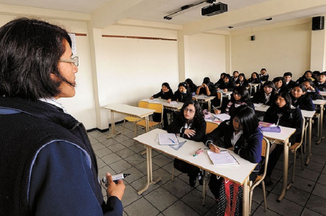 Diez horas adicionales tendrán 345 mil alumnos de colegios del país