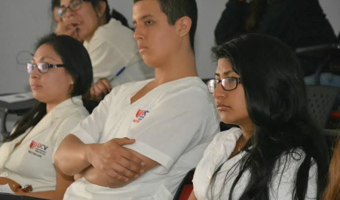  Alumnos de la UCV realizan investigación genética en los alimentos