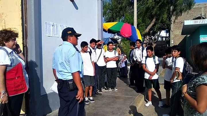 Prohíben ingreso a alumnos de IE Los Pinos porque estaban con ropa deportiva