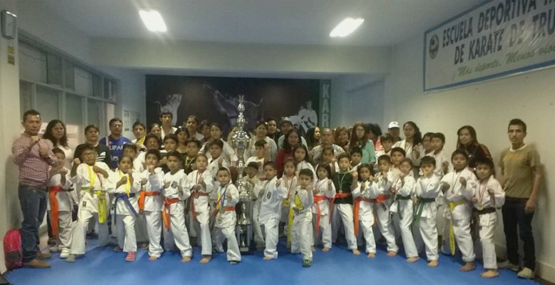 Trujillo: alumnos de la escuela municipal de karate arrasaron en campeonato nacional