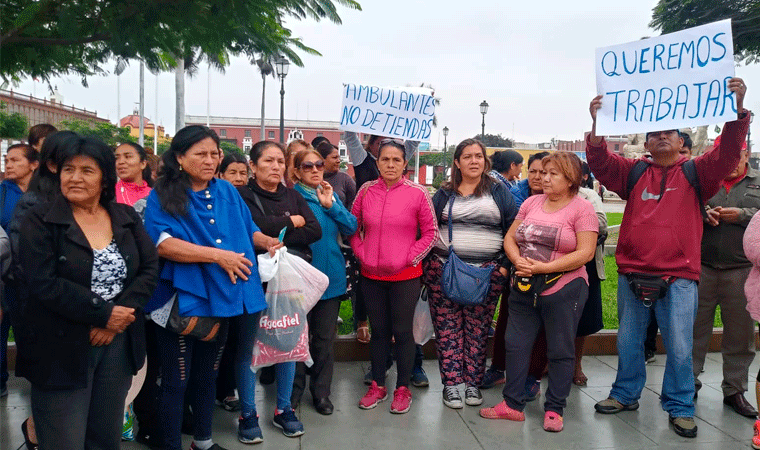 Ambulantes anuncian su regreso a las calles ante negativa de alcalde de Trujillo