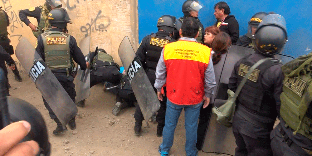 Trujillo: Bombas lacrimógenas y piedrazos imperó en marcha de la CGTP