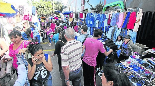 Trujillo: ambulantes se resisten abandonar las calles y se enfrentan a personal edil