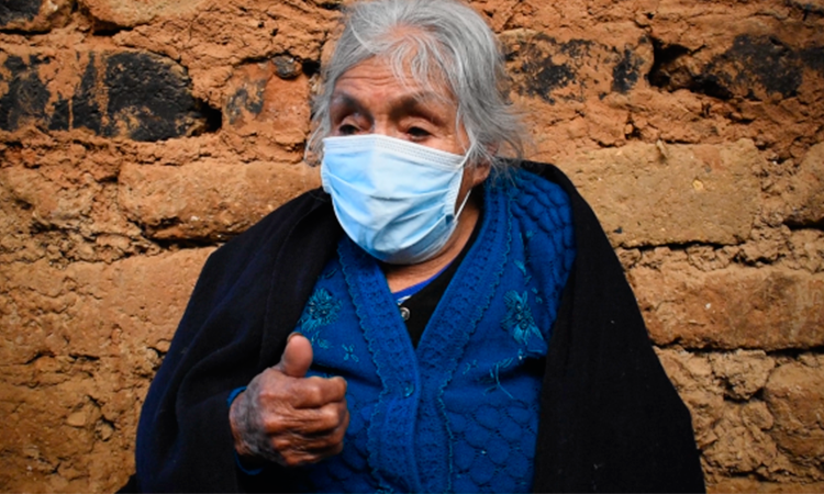 En Huamachuco ancianita de 115 años es vacunada contra el coronavirus