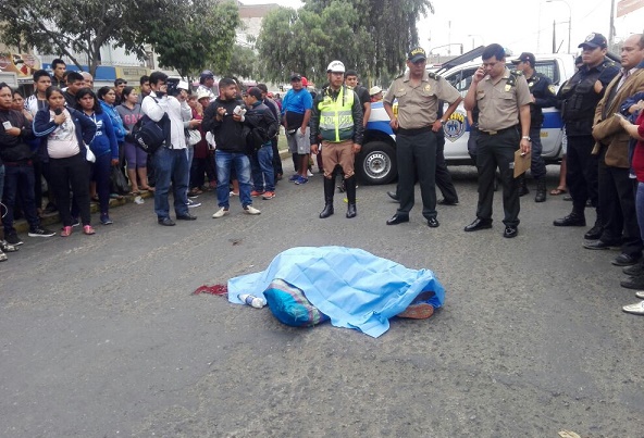 Trujillo: vendedora de caramelos murió arrollada por una combi