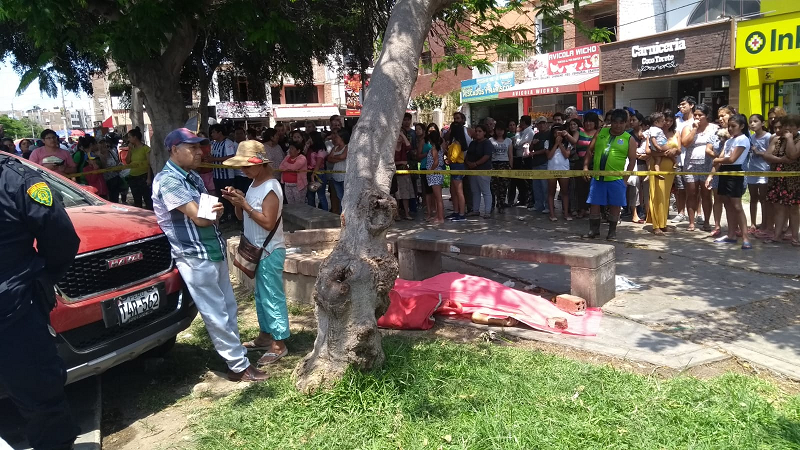 Anciana muere tras ser atropellada al salir de mercado en Monserrate