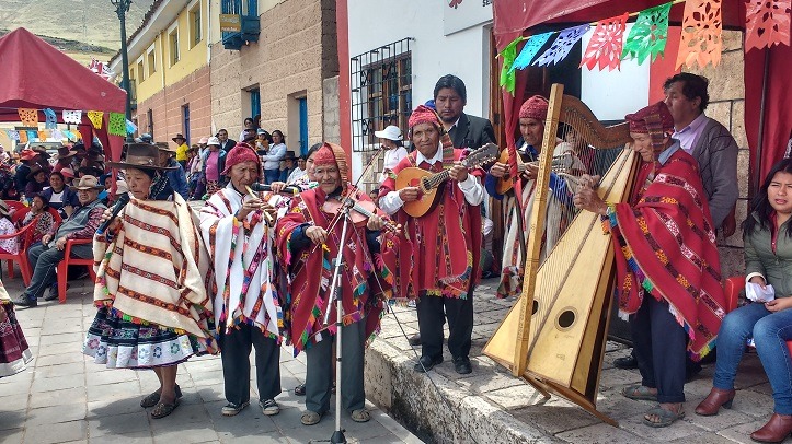 Pensión 65 amplía plazo para concurso de canto y música dirigido a adultos mayores