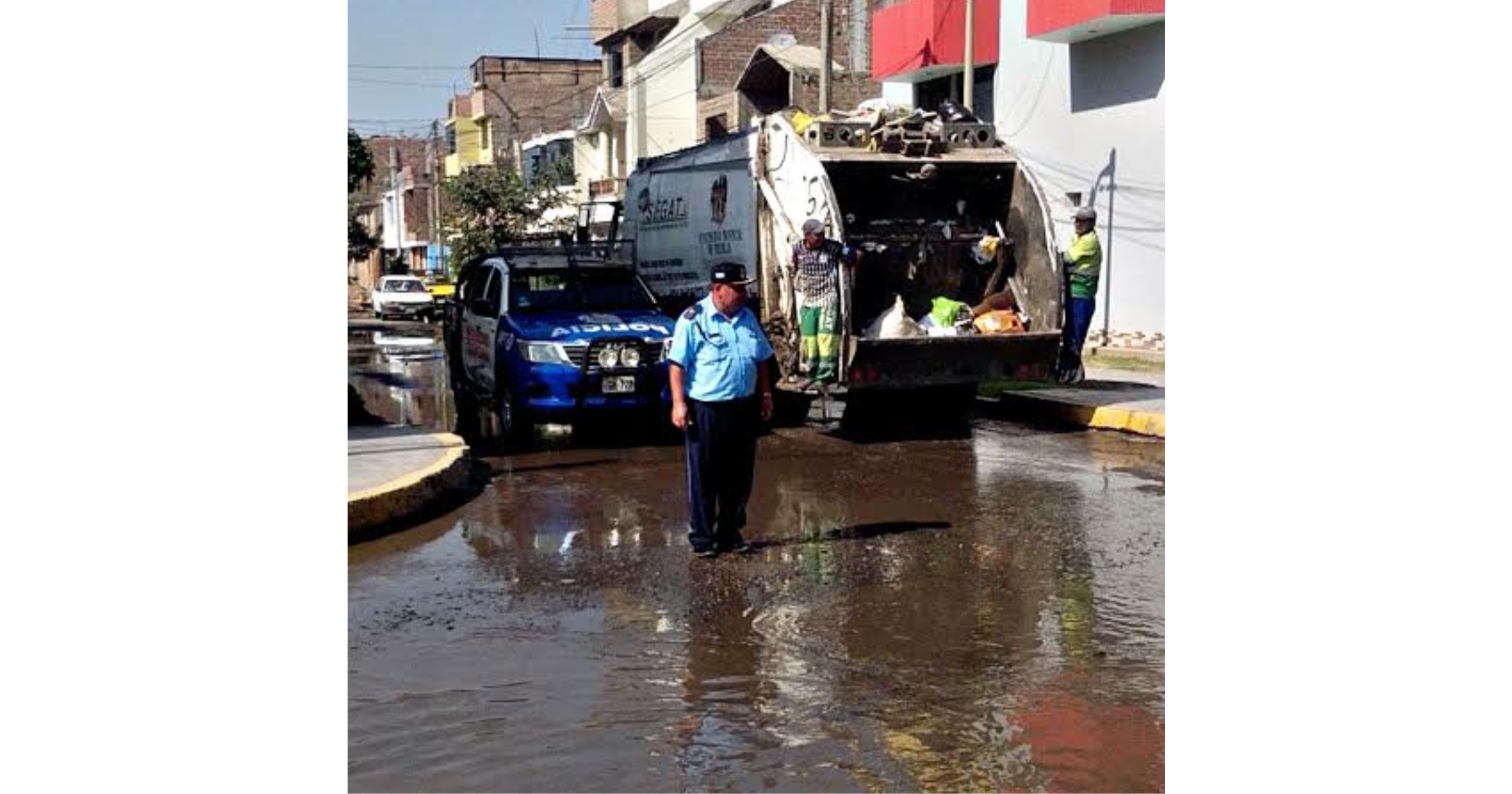 Rotura de una tubería provocó gran aniego en calles “ La Rinconada”