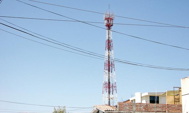 Defensoría sugiere al MTC legislar respecto a instalación de antenas en zonas pobladas