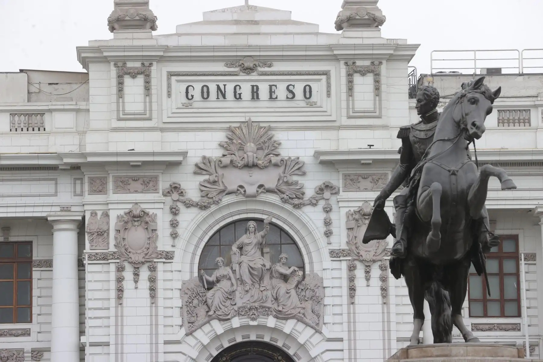 Aprueban dictamen que fortalece capacidad de la PNP contra el crimen organizado