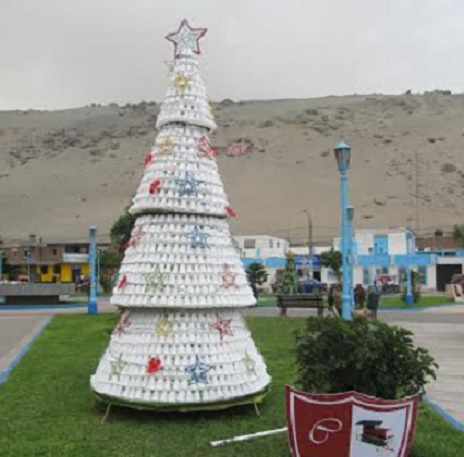 Salaverry: inició festival navideño con árboles de material reciclado
