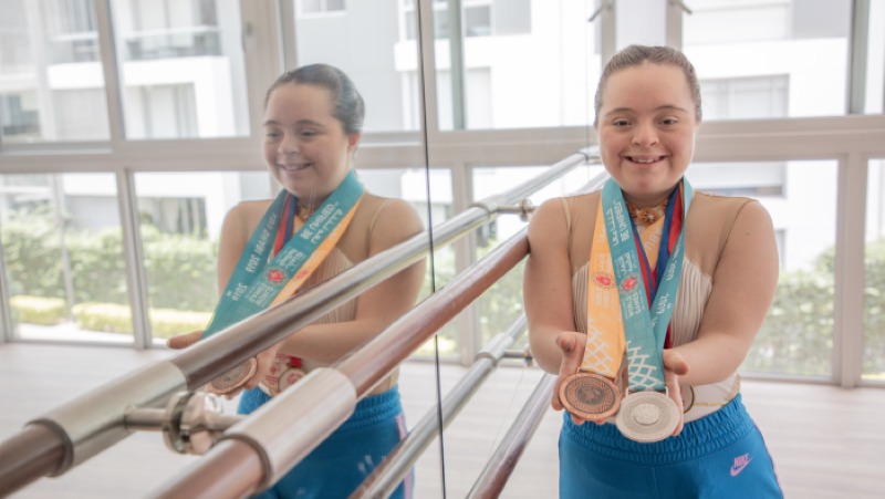 Arianna la becaria que triunfa en competencias olímpicas especiales representando al Perú