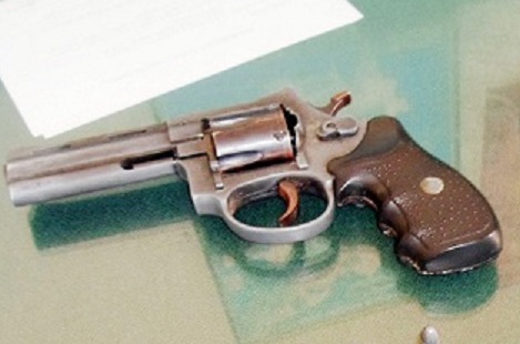 Adolescente asaltaba a mujer con falsa pistola