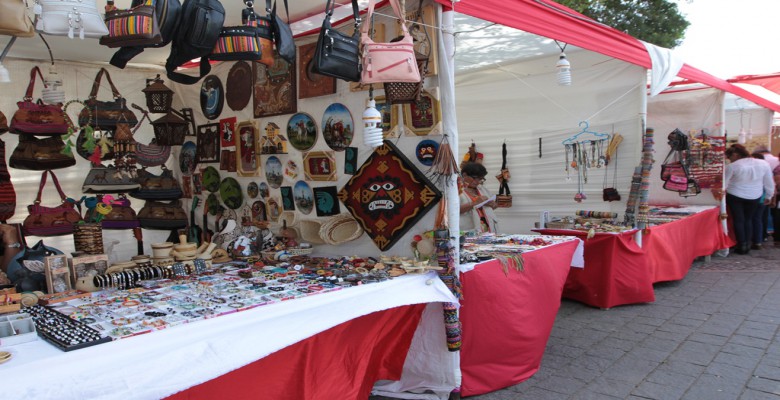 60 artesanos ofertan sus productos en la plazuela El Recreo