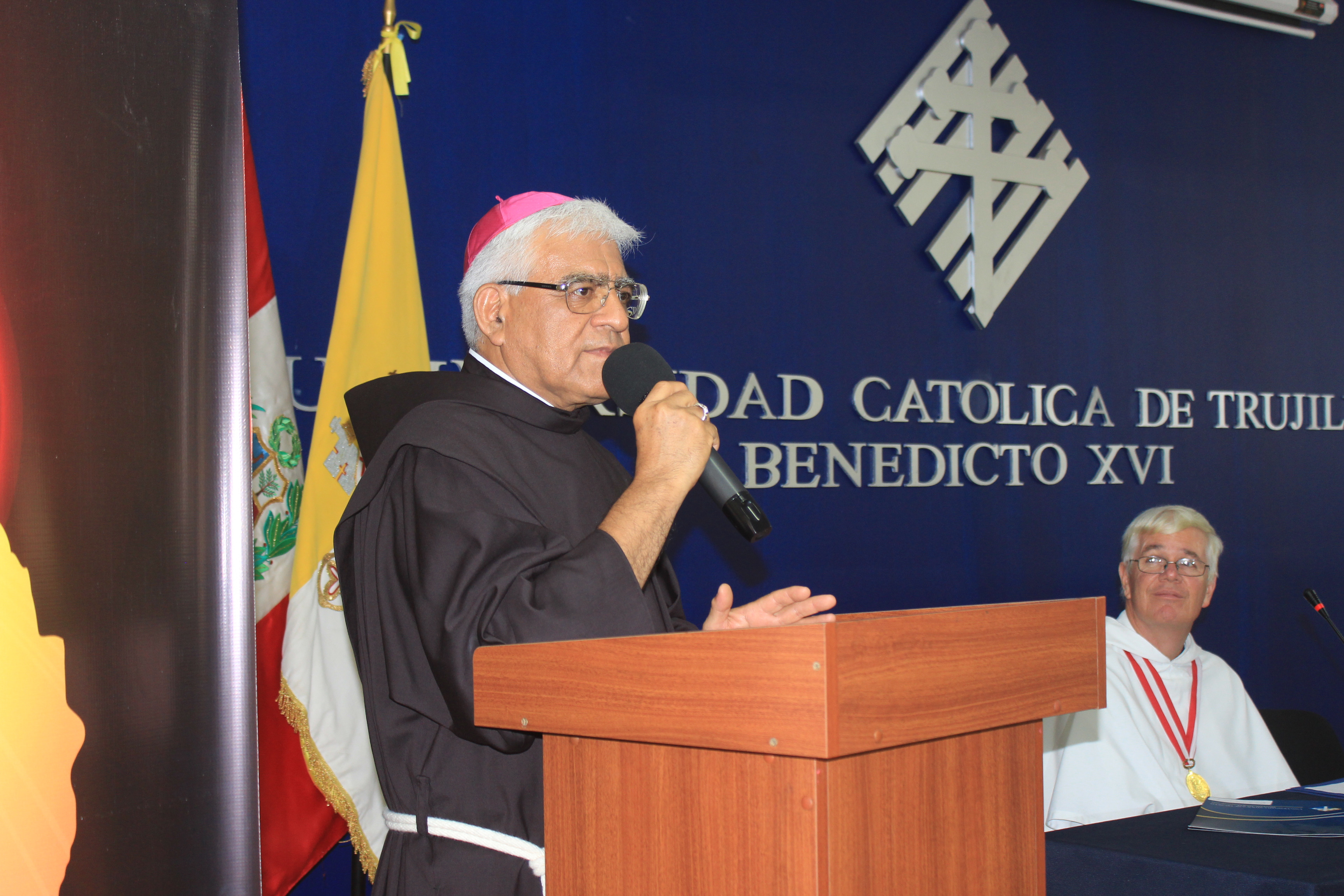 Trujillo: UCT confiere doctorado honoris causa a arzobispo Miguel Cabrejos