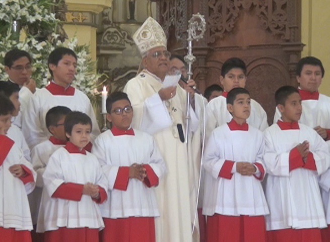 Destacada periodista Karyna de Orbegoso compuso himno al Papa Francisco 