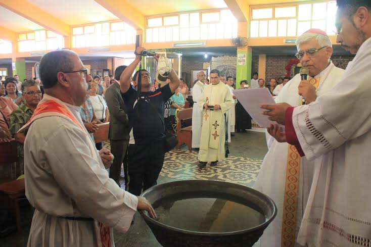 Monseñor Cabrejos presentó a nuevos sacerdotes para la parroquia de Virú