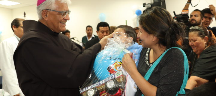 Arzobispo de Trujillo celebra Navidad con niños internados en dos hospitales